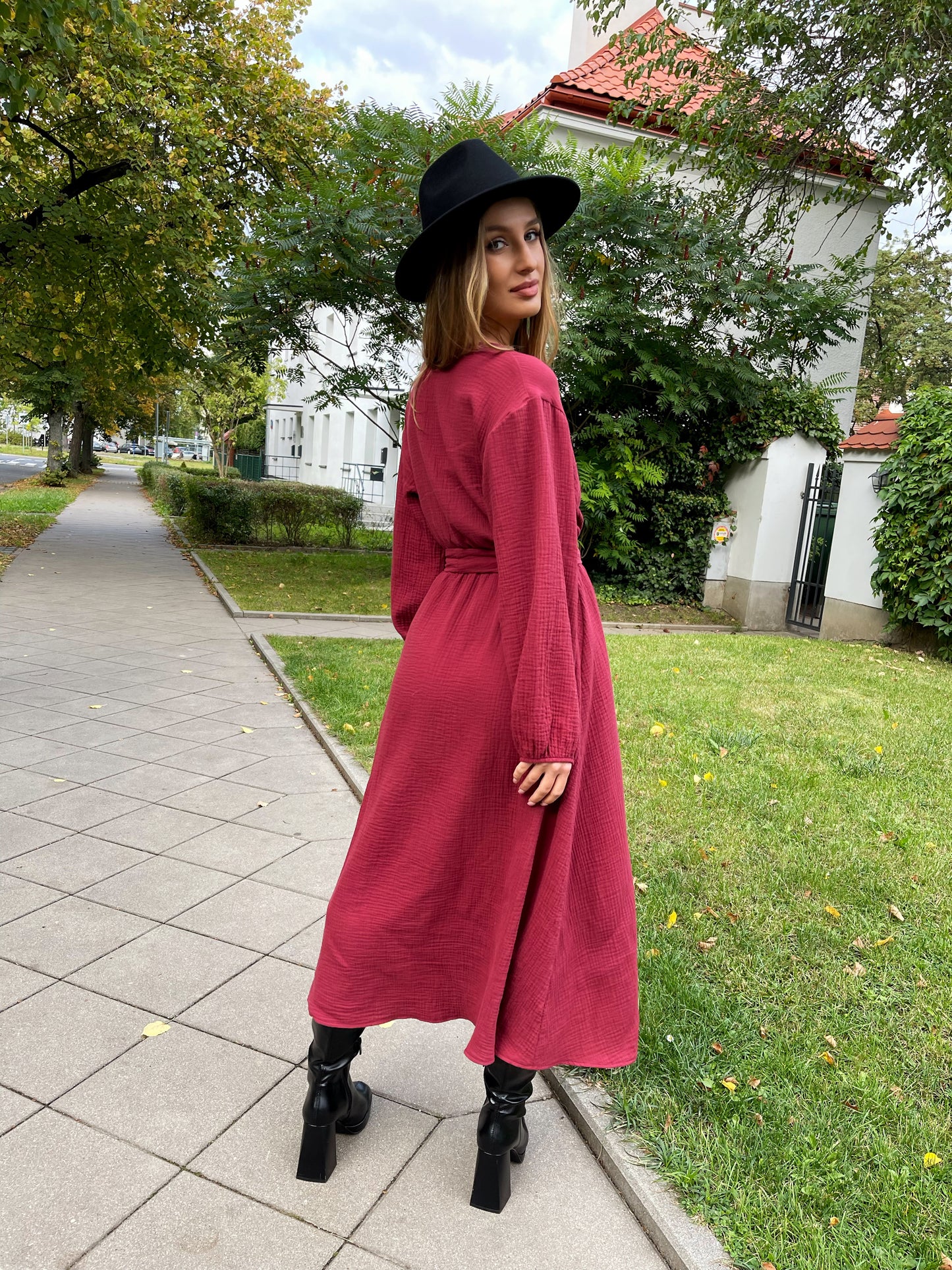 Bawełniana bordowa sukienka maxi z muślinu z długim rękawem id:106