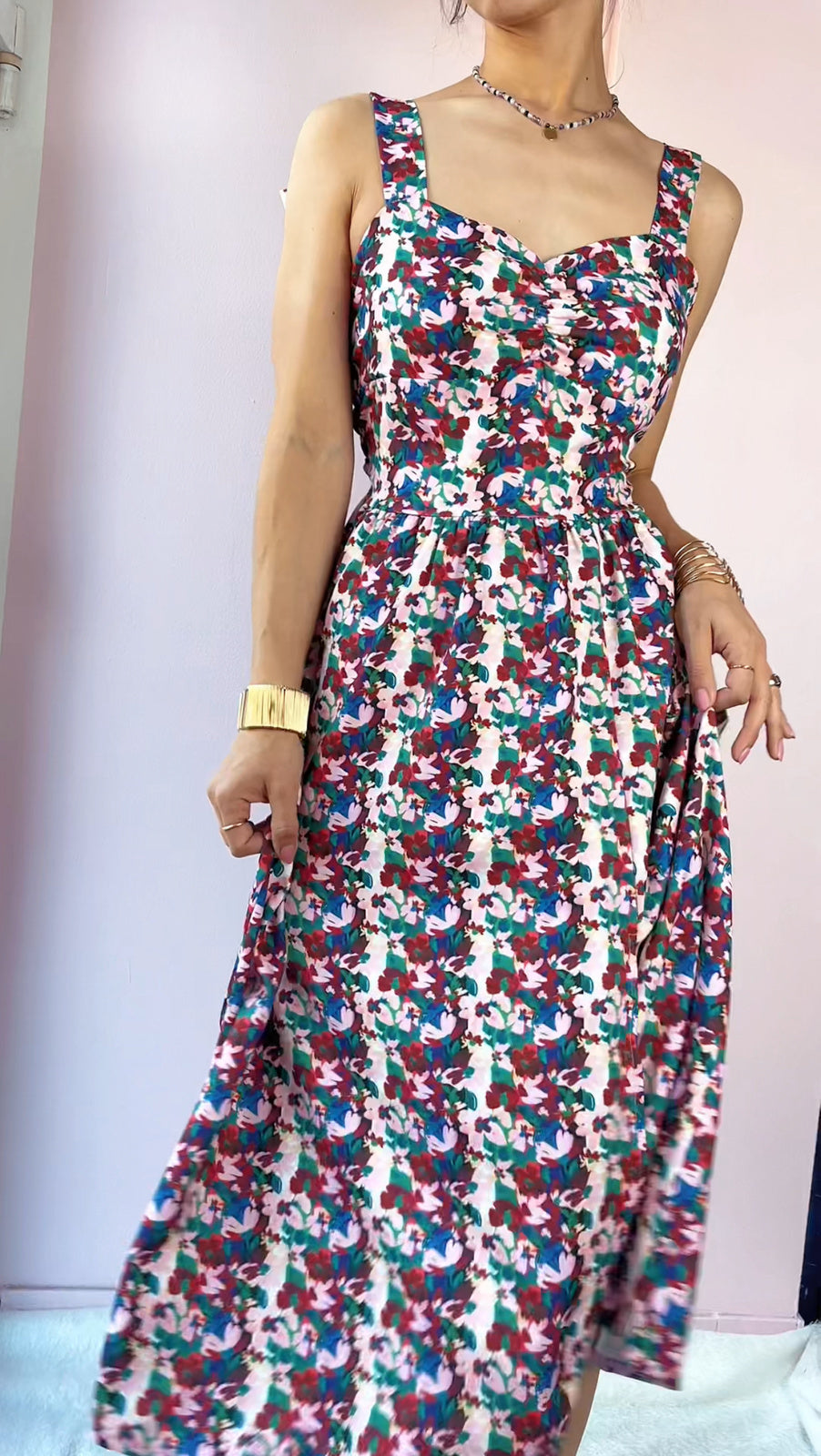 Sukienka w kolorowe kwiaty z wiązanymi ramiączkami id:1337