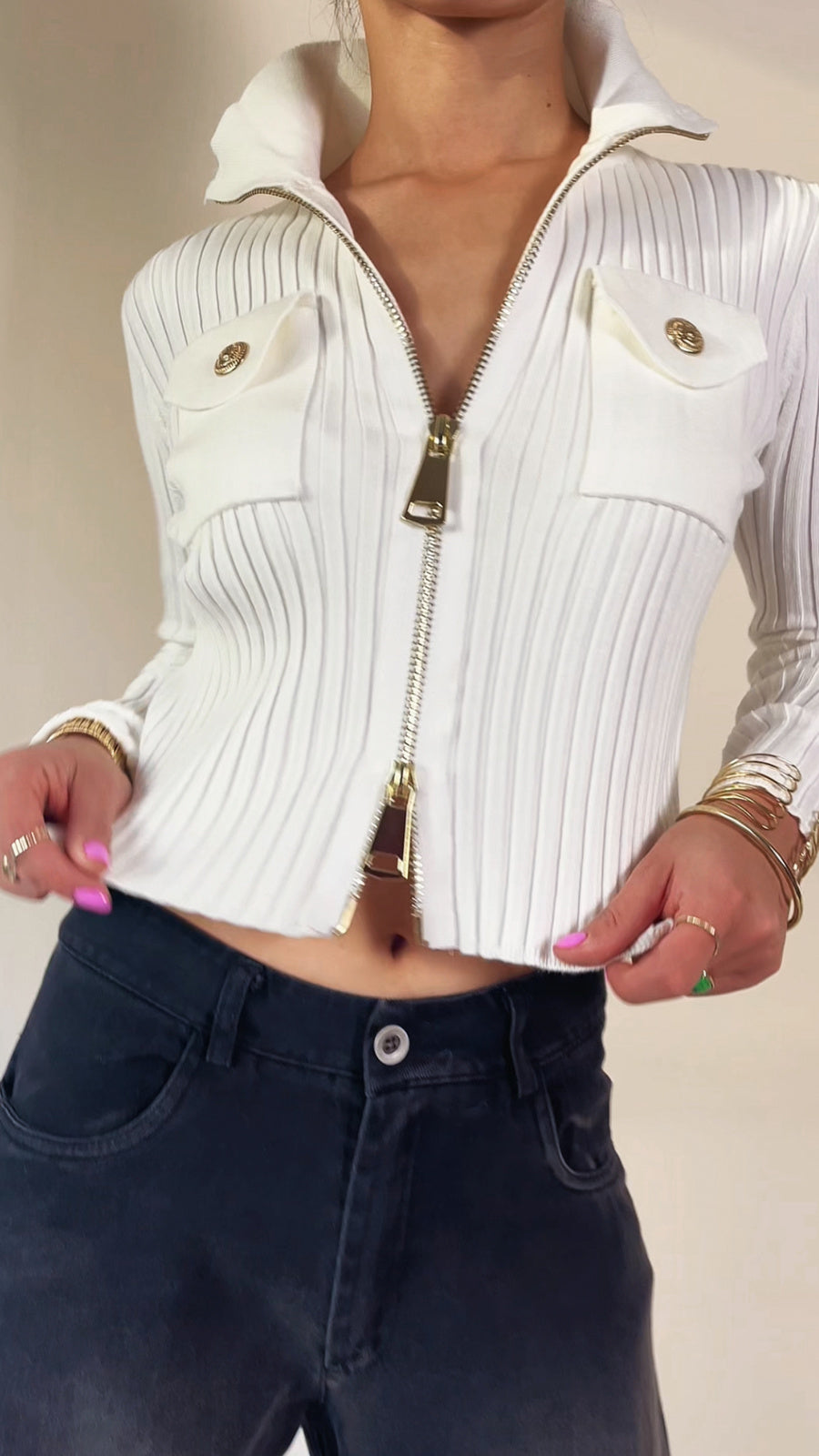 Stylowy biały sweter zapinany na zamek błyskawiczny id:1565