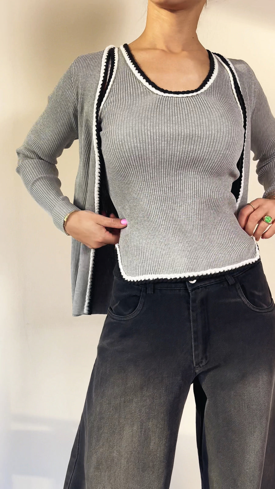 Stylowy szary zestaw z eleganckim topem i pasującym sweterkiem id:1572