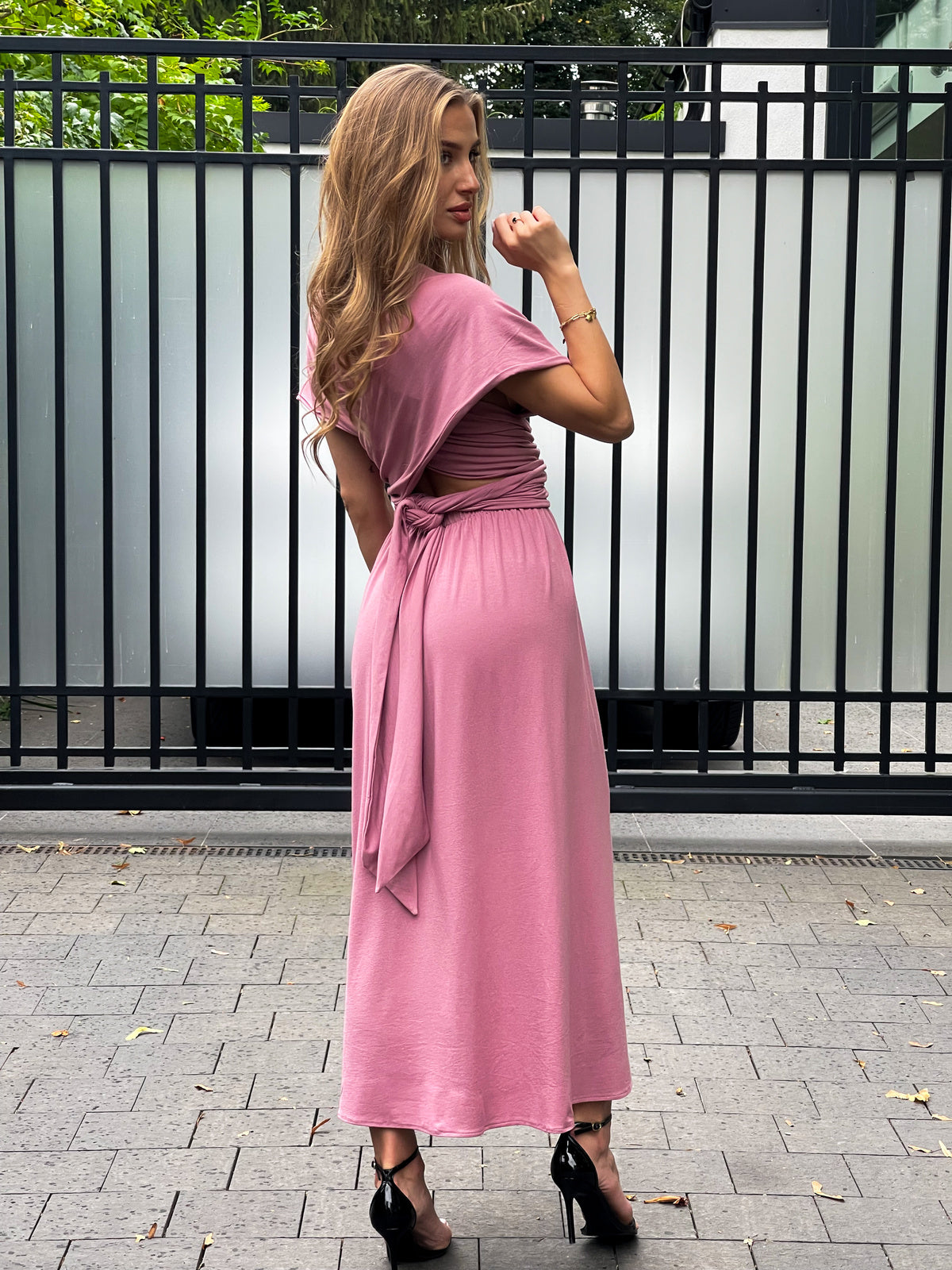 Jasnoróżowa sukienka na wesele wiązana na wiele sposobów z wiskozy id:1591