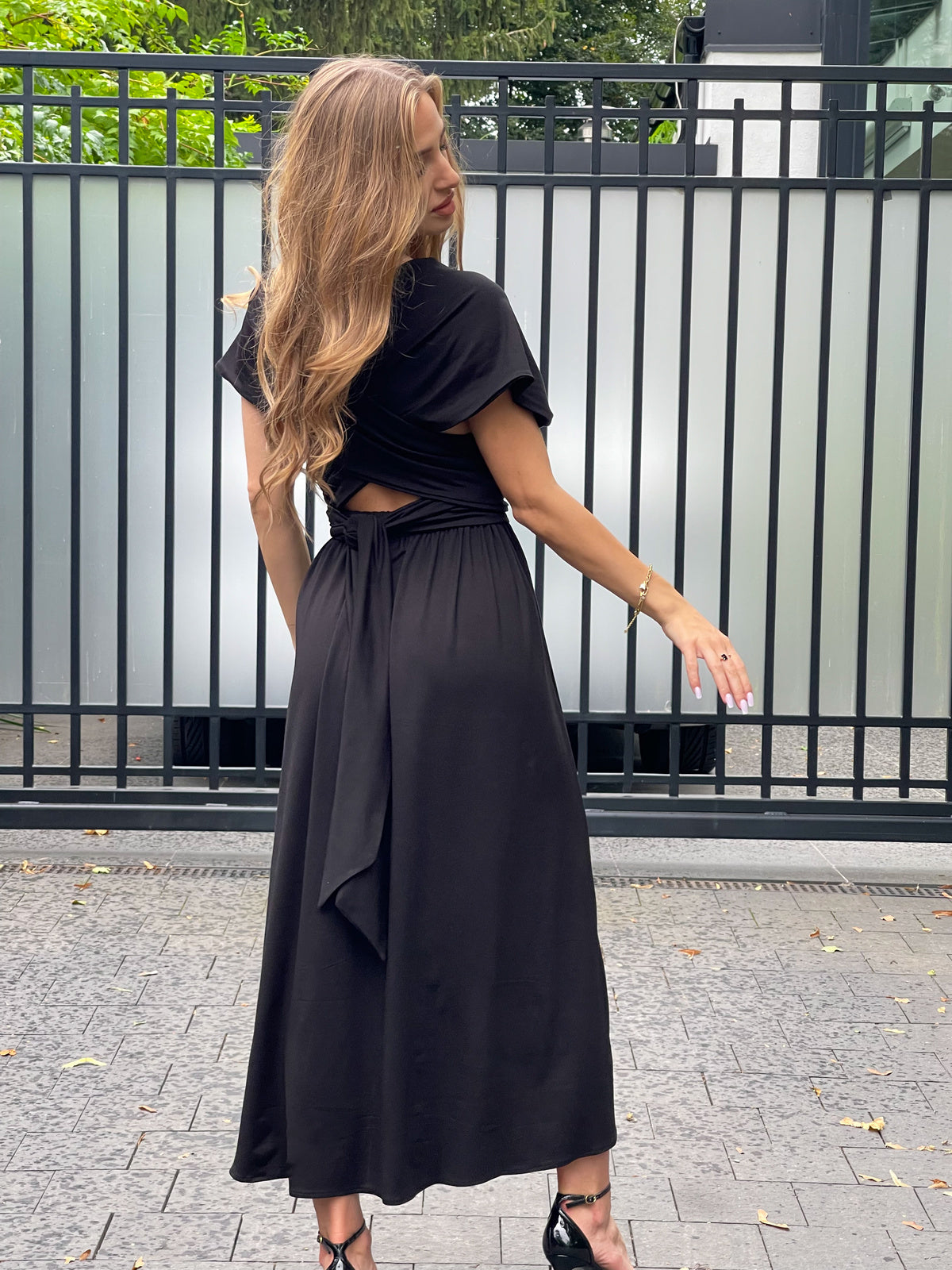 Sukienka multiway na wesele czarna z wiskozy wiązana na wiele sposobów id:1592