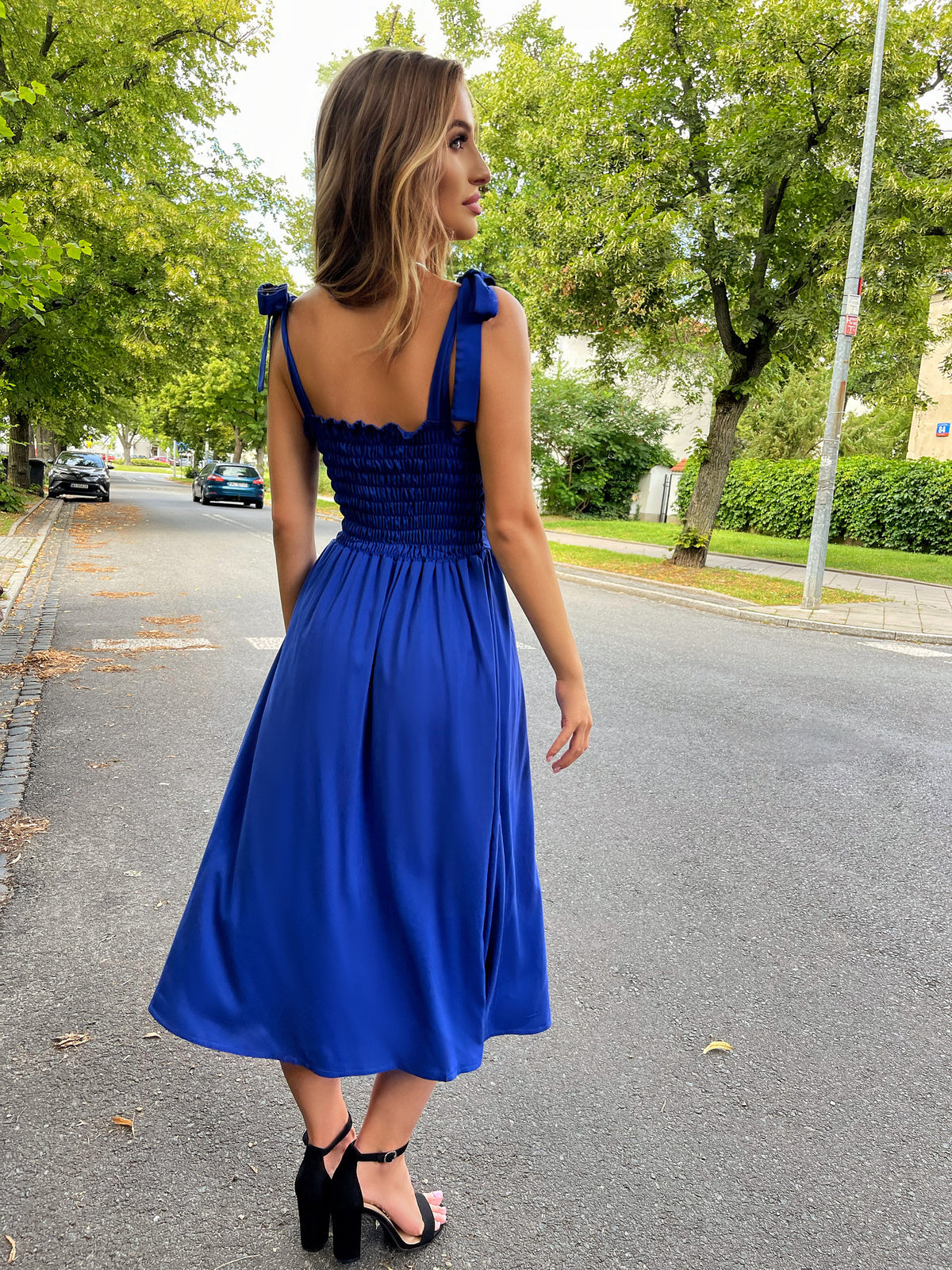 Chabrowa sukienka na wesele dla druhen midi z wiskozy ze ściągaczem i kokardkami id:226