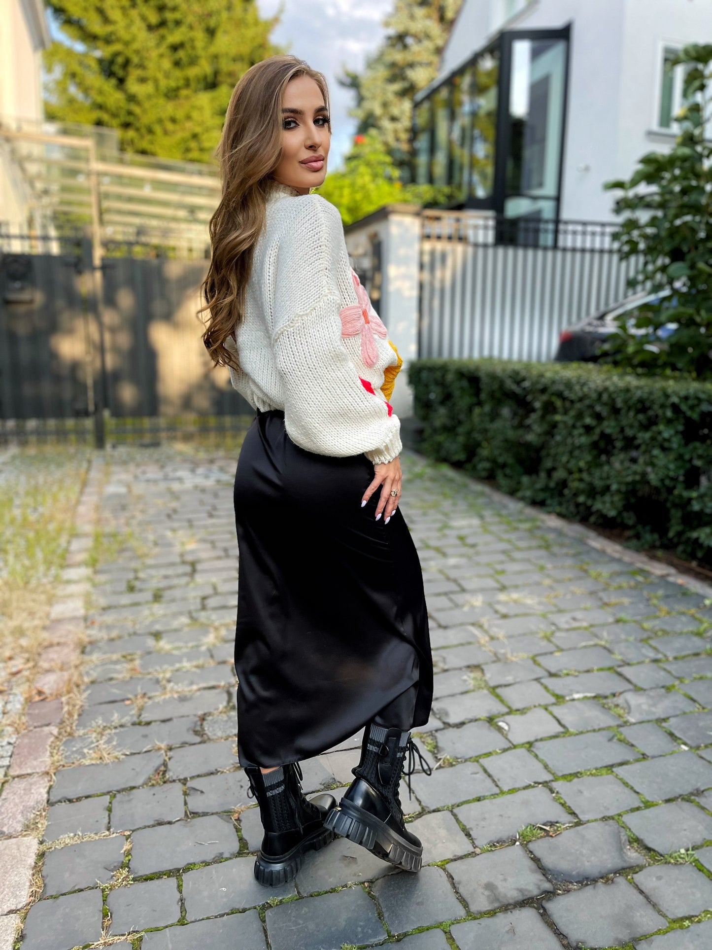 Długa satynowa spódnica czarna id:656