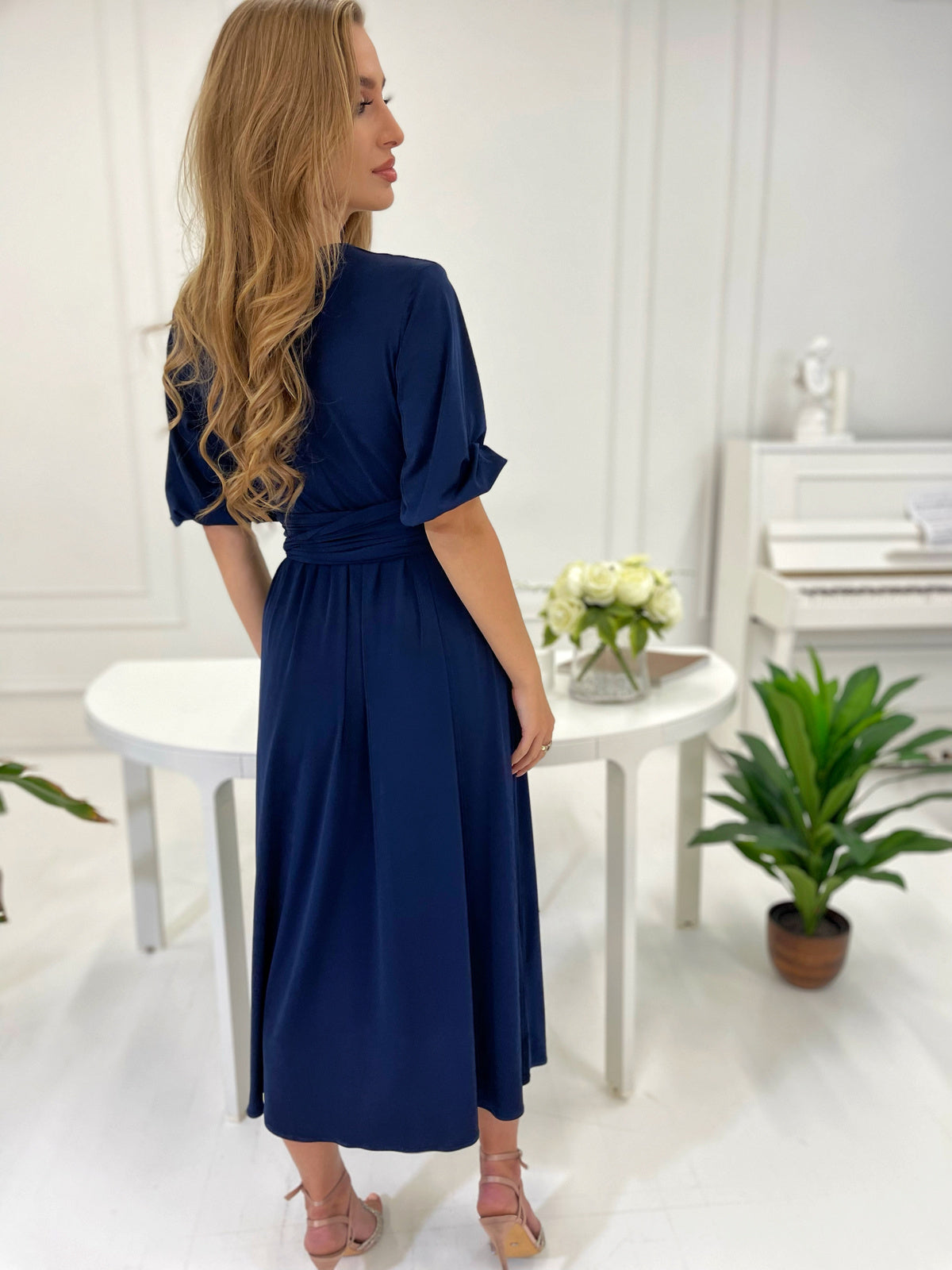 Rozkloszowana granatowa sukienka z szerokim pasem id:764