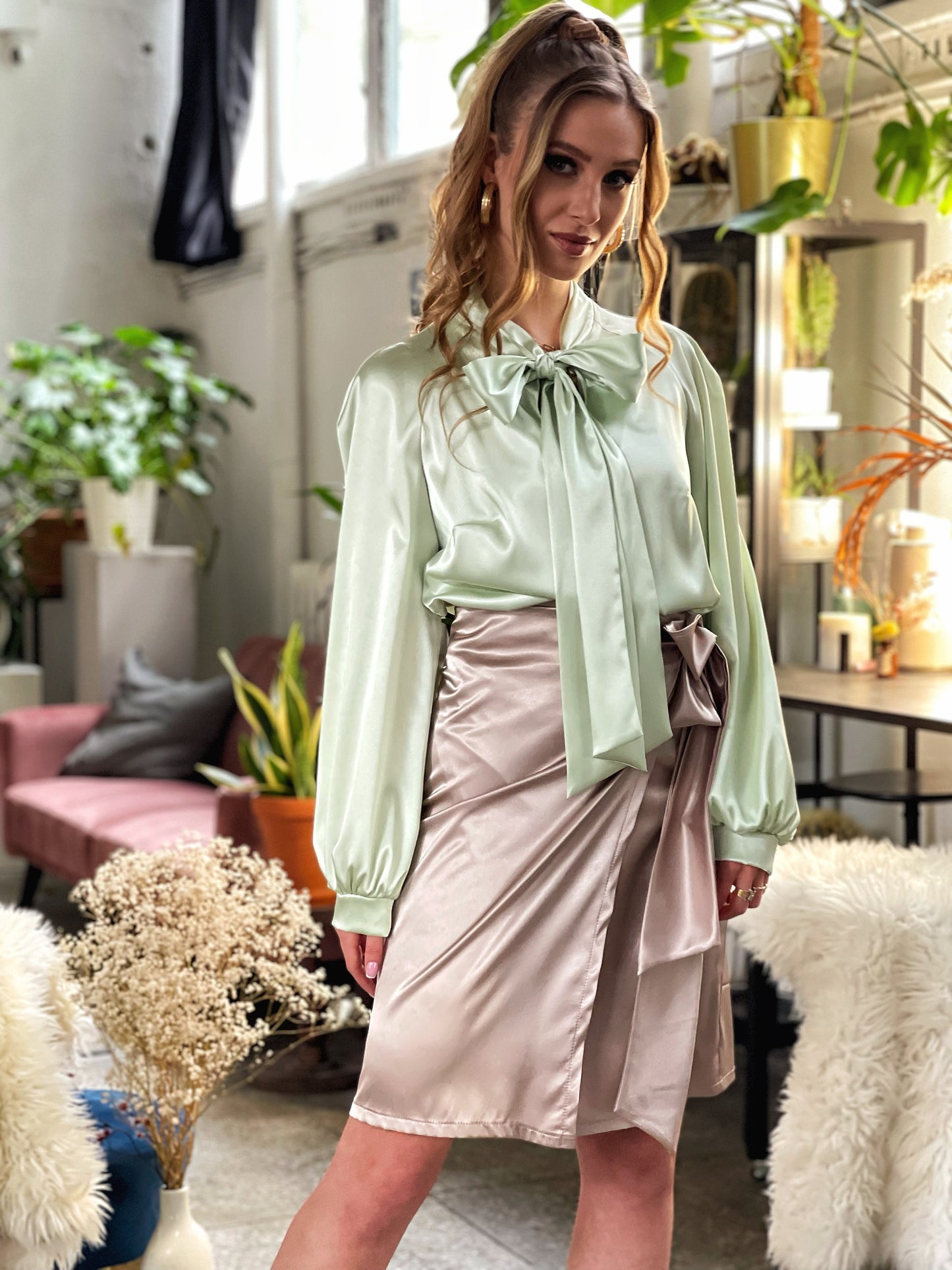 Elegancka satynowa bluzka z wiązaniem id:190