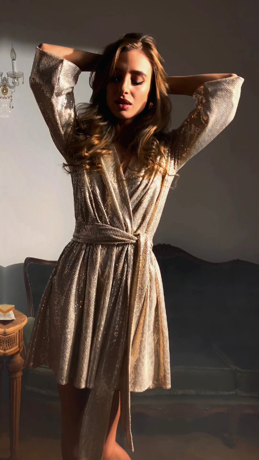 Beżowy kombinezon mini w złote cekiny na Sylwestra id:933