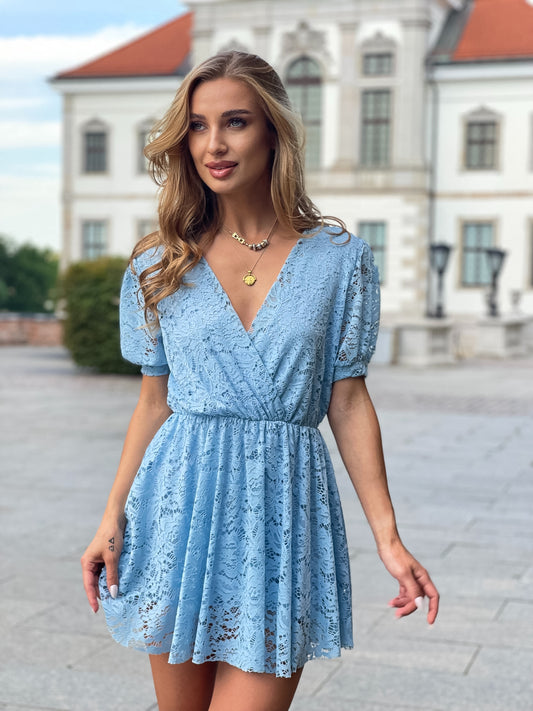 Sukienko kombinezon mini koronkowy błękitny na lato z kieszeniami id:2152