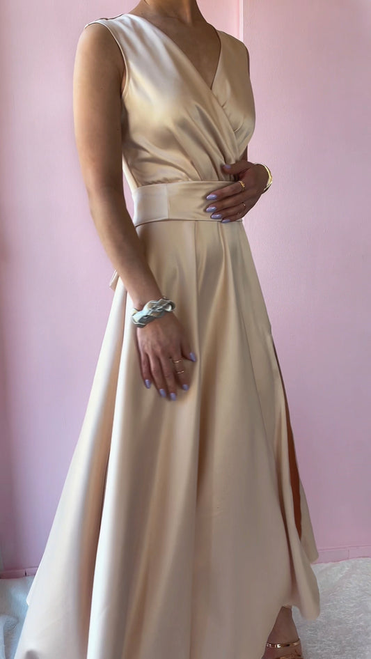 Sukienka na wesele z pakiem- beżowa satynowa bez rękawów dla druhen id:1177