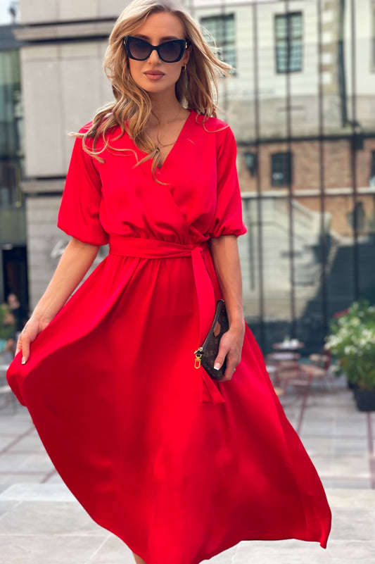 Czerwona sukienka satynowa na wesele z bufiastymi rękawami rozkloszowana id:2165