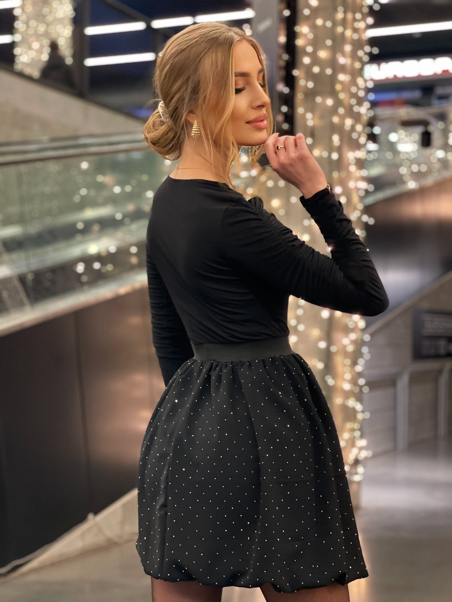 Czarna sukienka mini koktajlowa bombka z dołem pokrytym kryształkami id: 1735