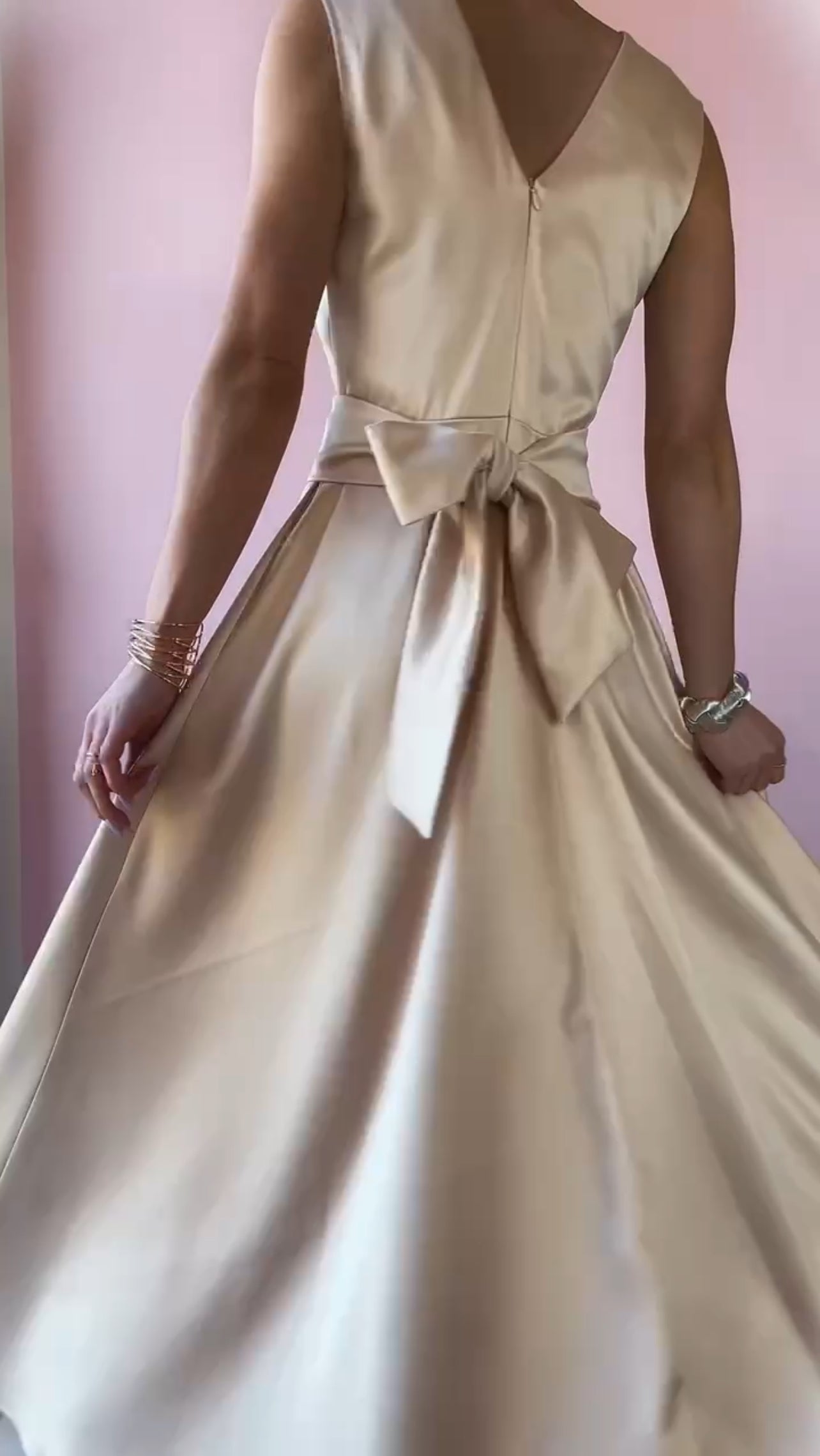 Sukienka na wesele z pakiem- beżowa satynowa bez rękawów dla druhen id:1177