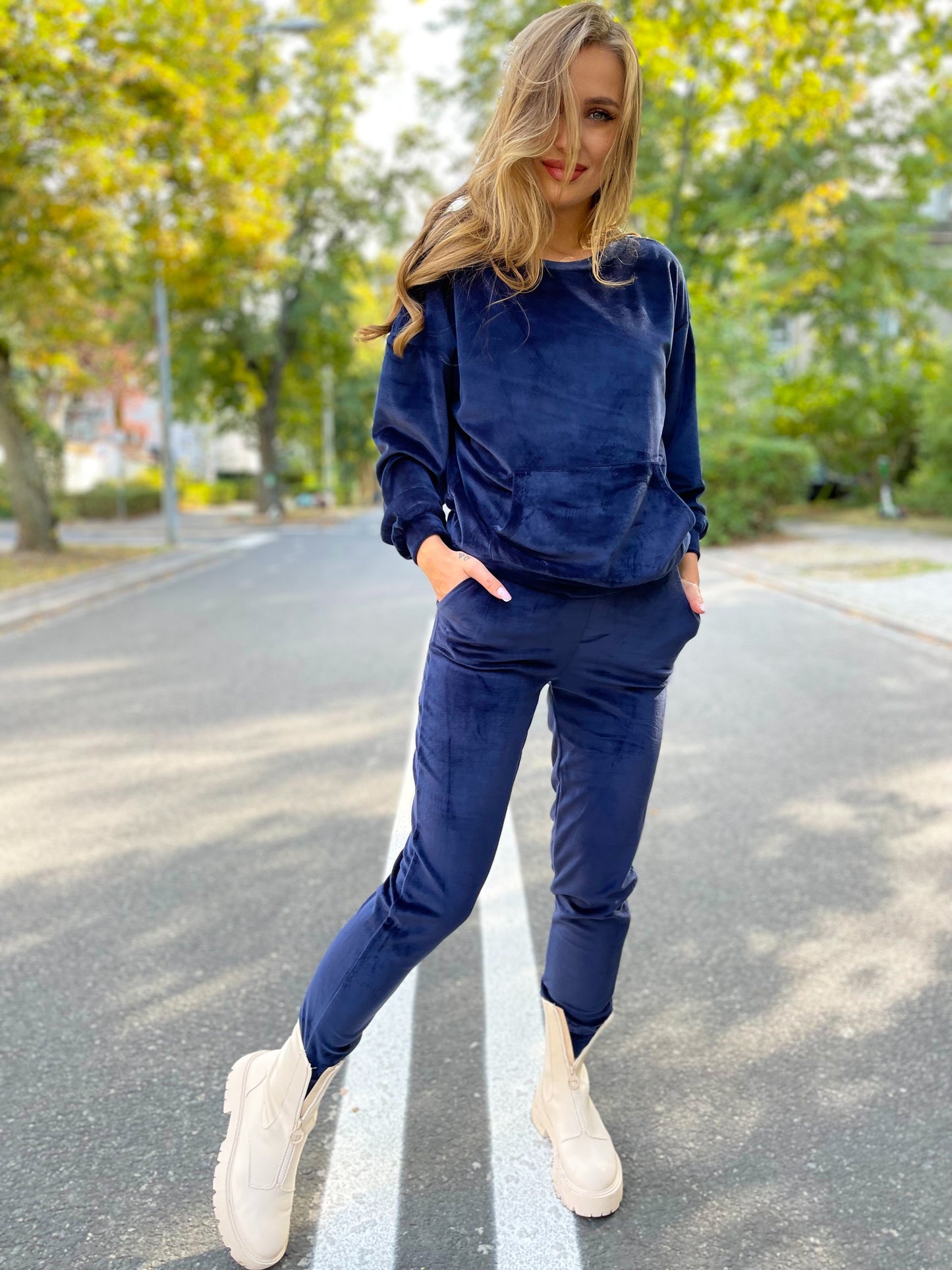 Granatowy Welurowy komplet dresowy z bluzą kangurką id:736