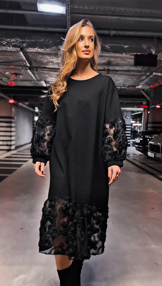 Czarna elegancka sukienka oversize z koronką i naszytymi ozdobnymi różami id:2266