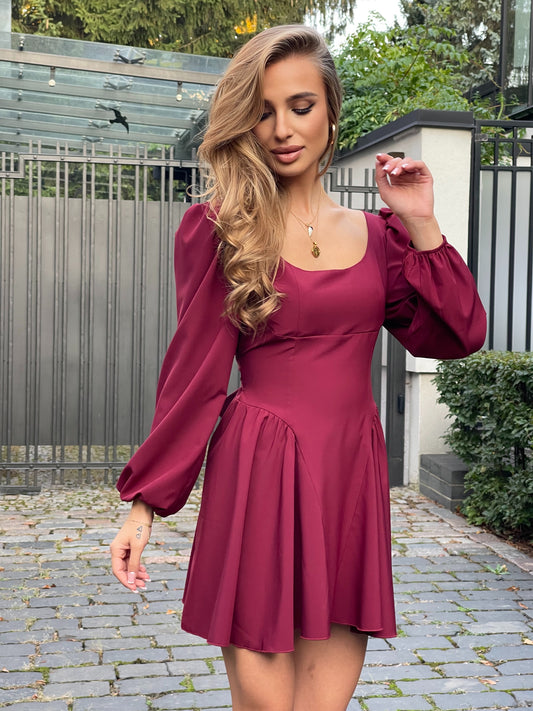 Sukienka mini z długim rękawem i odkrytymi plecami id:1628