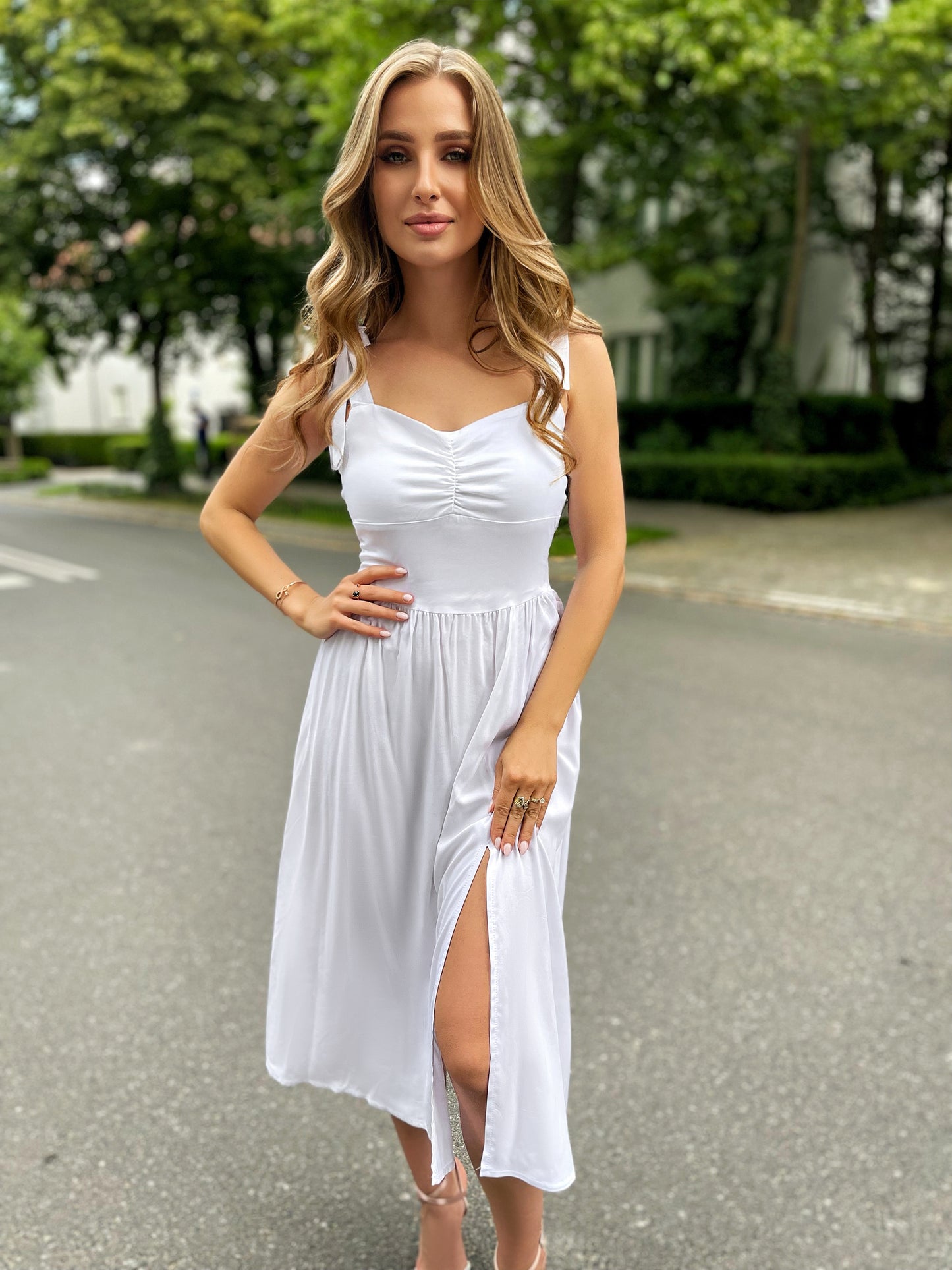 Letnia biała sukienka midi na ramiączkach id:2023