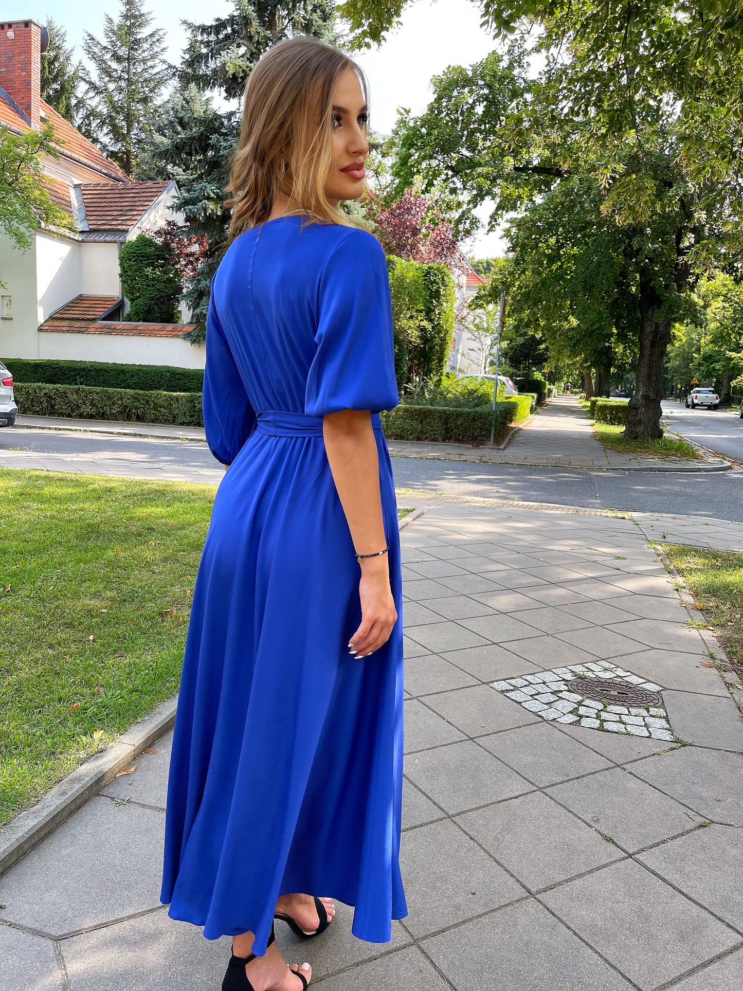 Chabrowa sukienka na wesele midi z wiskozy bufiastymi rękawami id:41