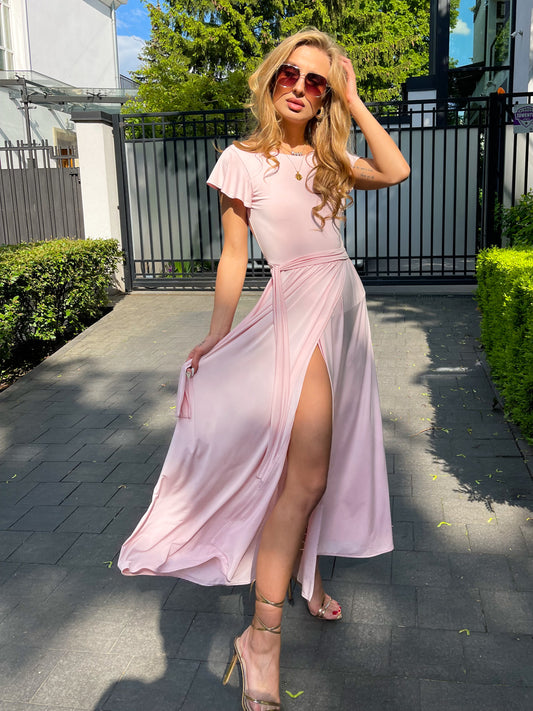 Pudrowo różowa sukienka do kostek z falbankami, dekoltem na plecach i paskiem id:2010