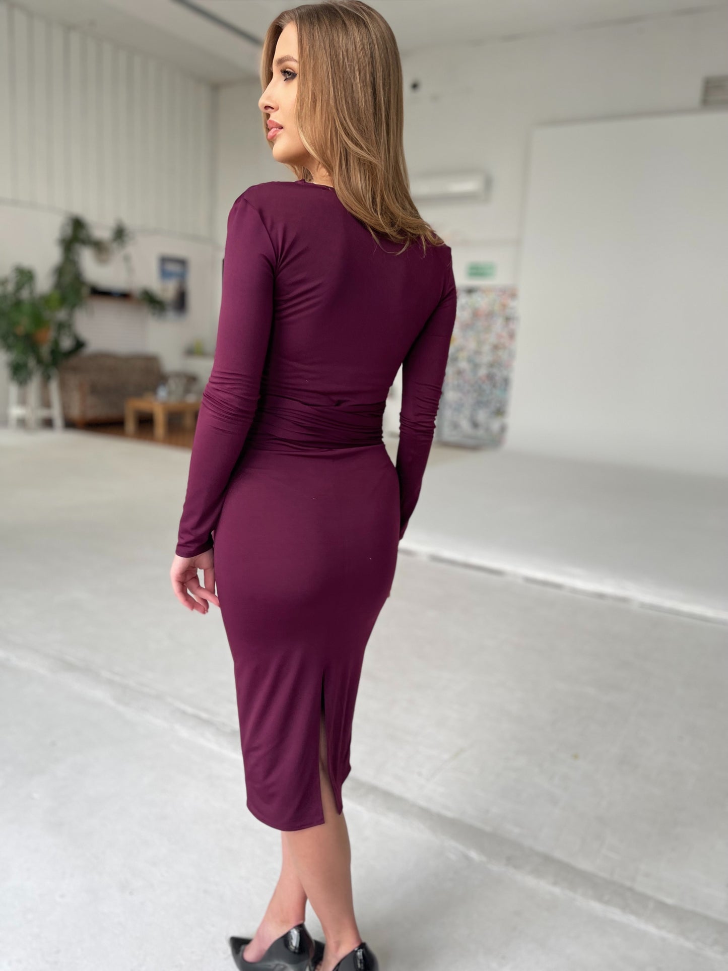 Fioletowa sukienka midi w odcieniu śliwkowym z podszewką ID:122