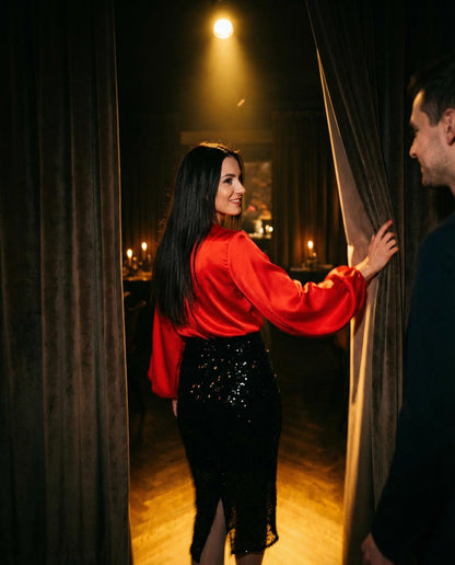 Sukienka midi z czerwoną satyną i rękawami oversize i cekinową czarną spódnicą id:2302