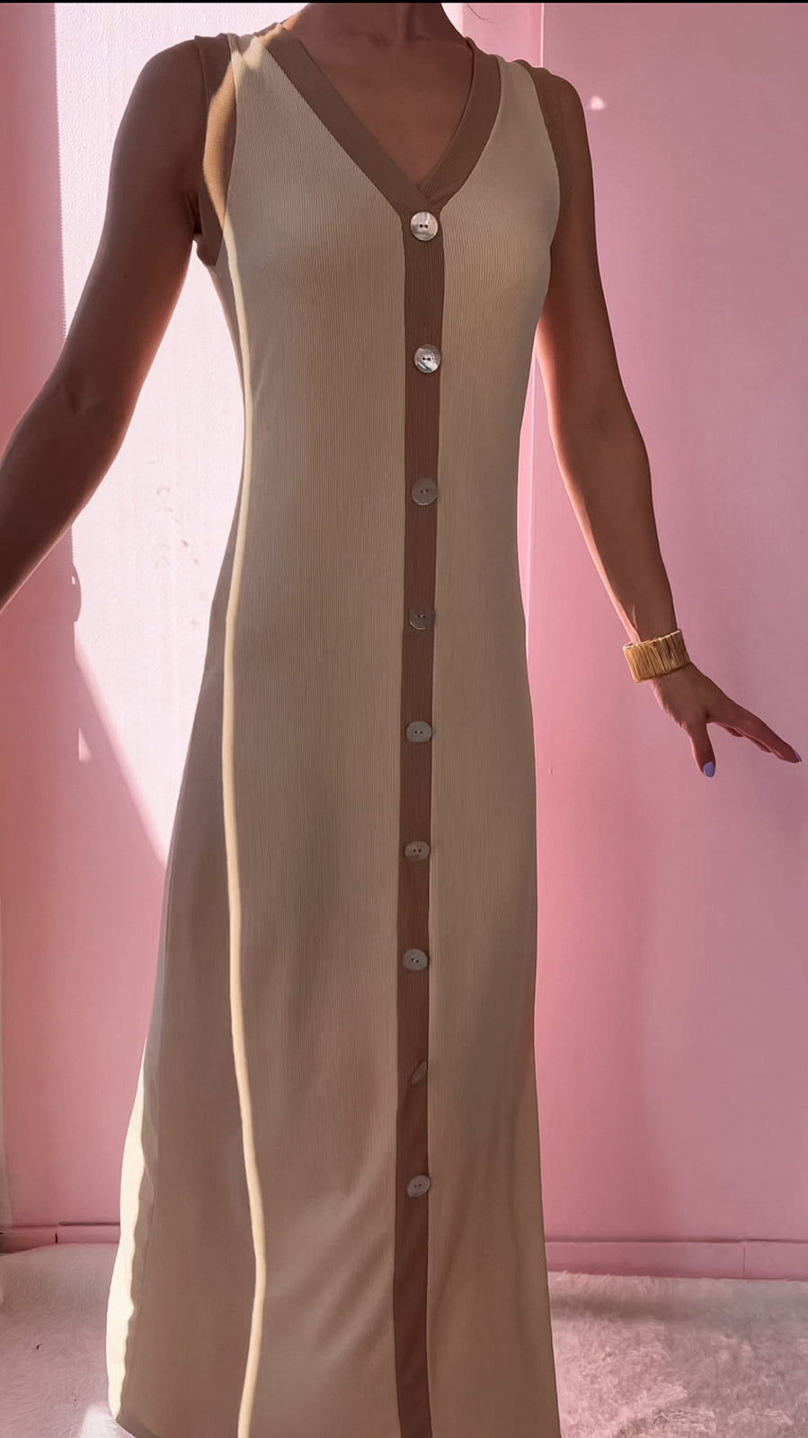 Sukienka maxi z guzikami w kolorze nude id:1422