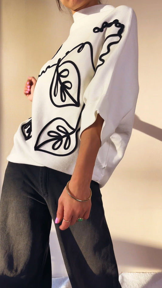 Sweter o nietoperzowym kroju z czarnym wzorem id:1566