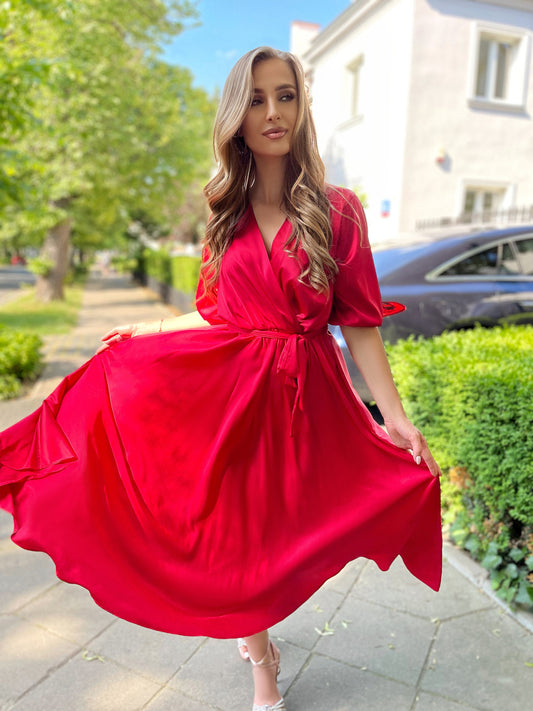 Satynowa sukienka na wesele czerwona midi rozkloszowana z połyskiem z bufiastymi rękawami id:320