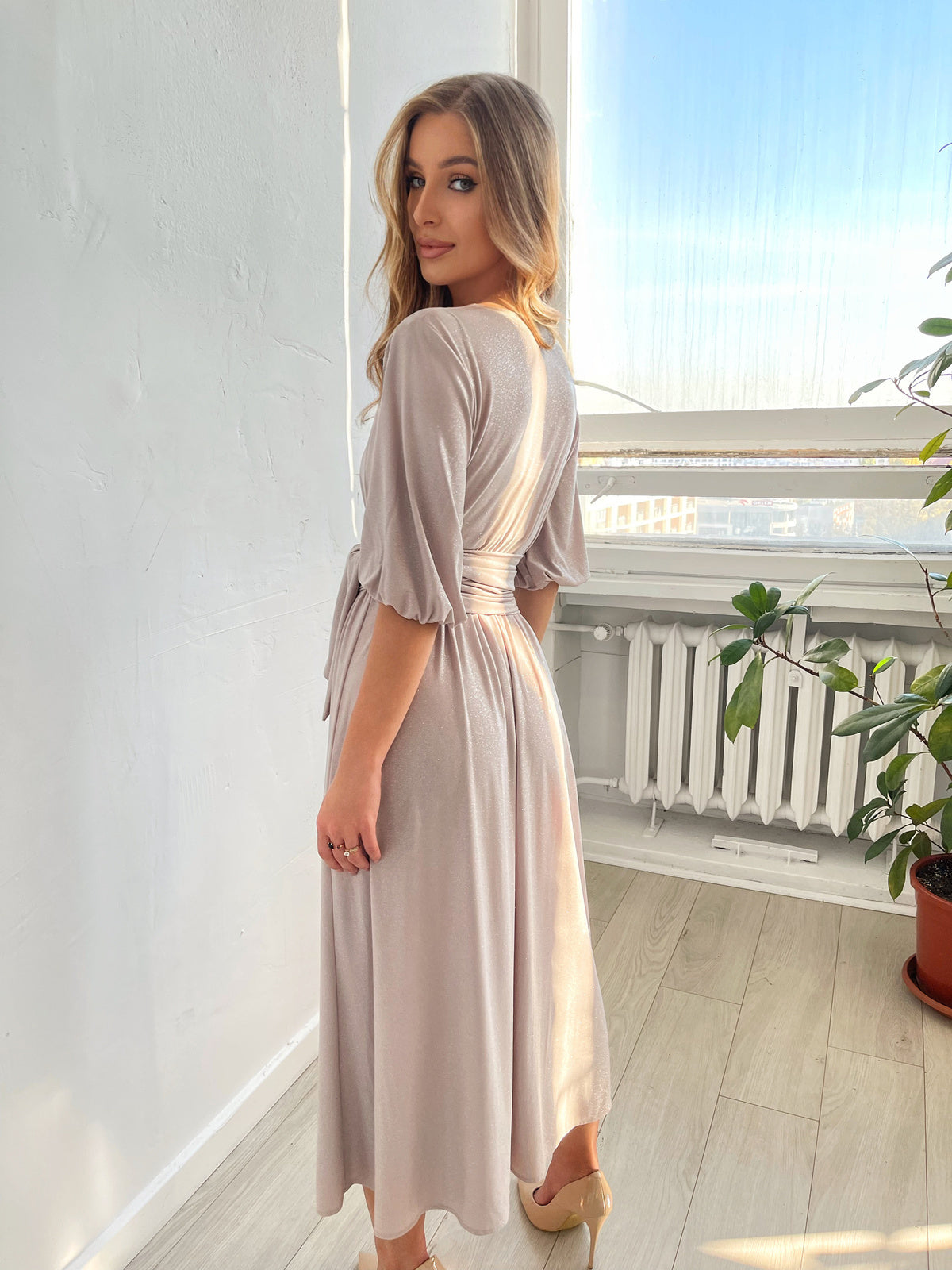 Cielista rozkloszowana sukienka midi z brokatem id:45