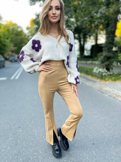 Beżowe elastyczne eleganckie spodnie z wycięciami na dole nogawki id:747