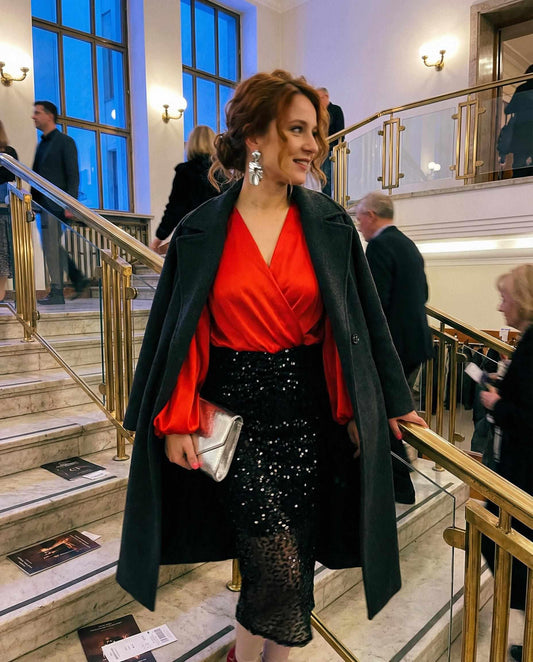 Elegancka sukienka z czerwoną satyną i cekinowym dołem id:2302A