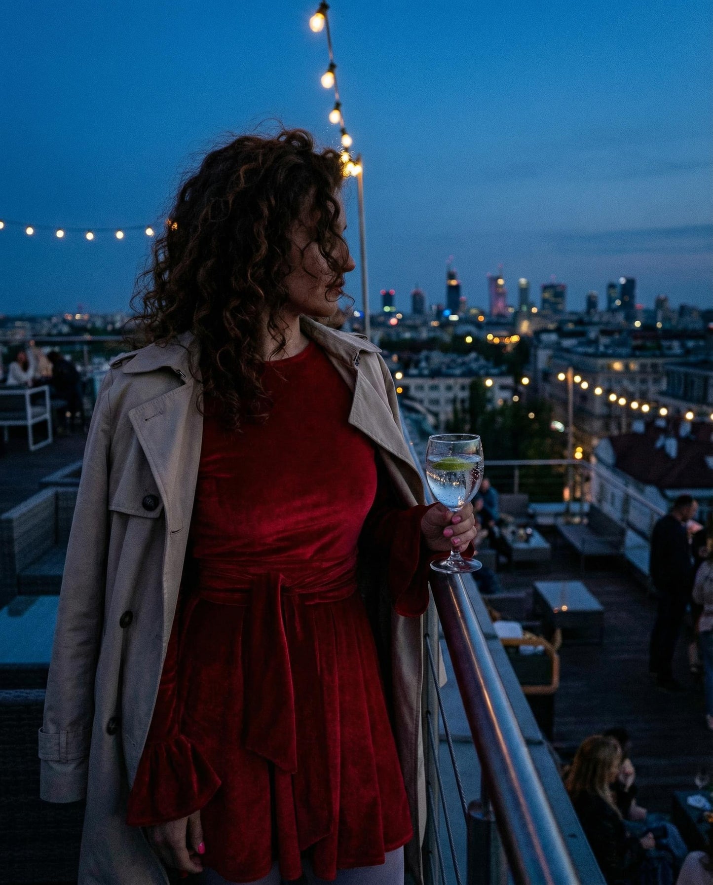 Welurowy czerwony kombinezon z paskiem – idealny na Walentynki id:2305