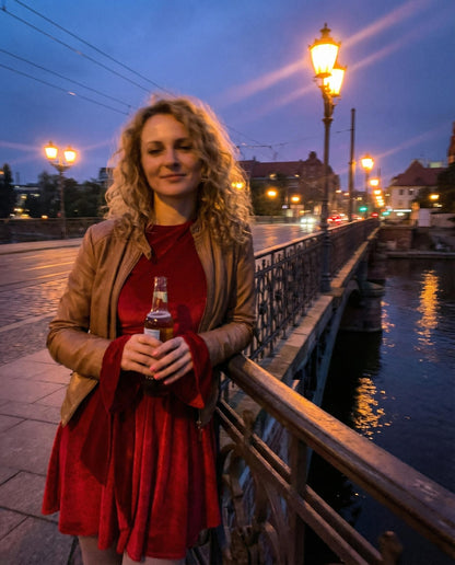 Welurowy czerwony kombinezon z paskiem – idealny na Walentynki id:2305