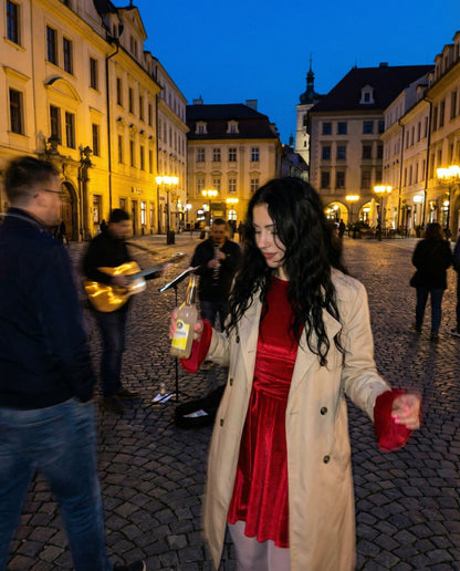 Welurowy czerwony kombinezon z paskiem – idealny na Walentynki id:2305