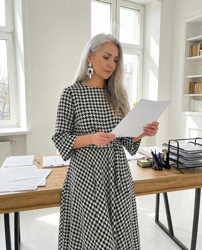 Rozkloszowana sukienka midi z wiskozy w pepitkę z paskiem id:937A