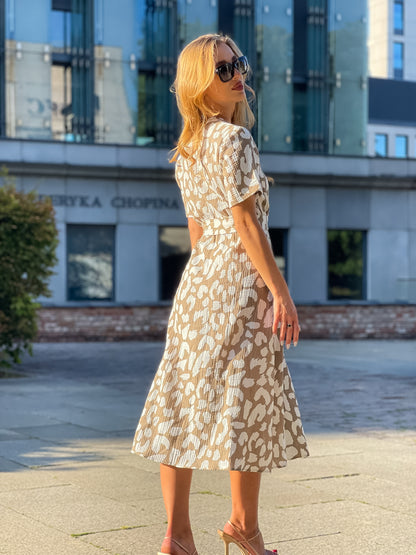 Bawełniana sukienka midi w kolorze beżowym w białe cętki panterka z muślinu na lato id:2159
