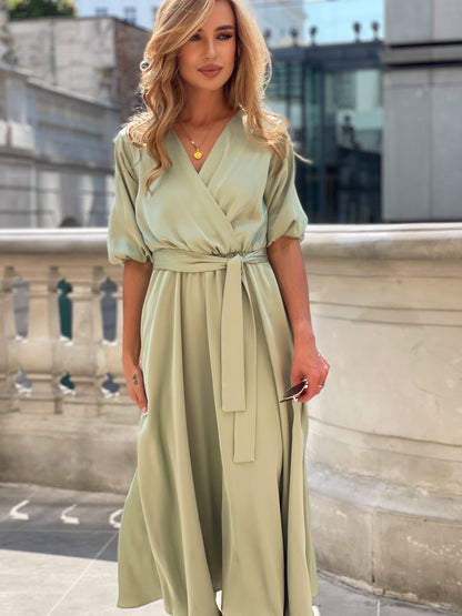 Pistacjowa sukienka na wesele satynowa z połyskiem z bufiastymi rękawami rozkloszowana  id:2167