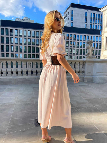 Elegancka rozkloszowana sukienka beżowa z brokatem i rozporkiem na nogę id:2178