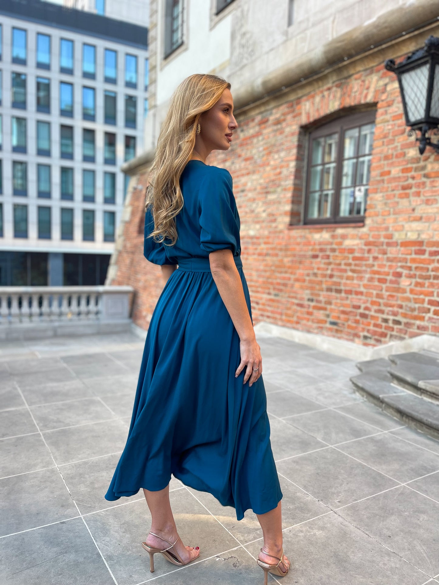 Morska elegancka sukienka midi z wiskozy bufiastymi rękawami id:2184