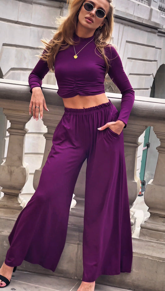Śliwkowy komplet z wiskozy – crop top z marszczeniem i szerokie spodnie z kieszeniami id:2198