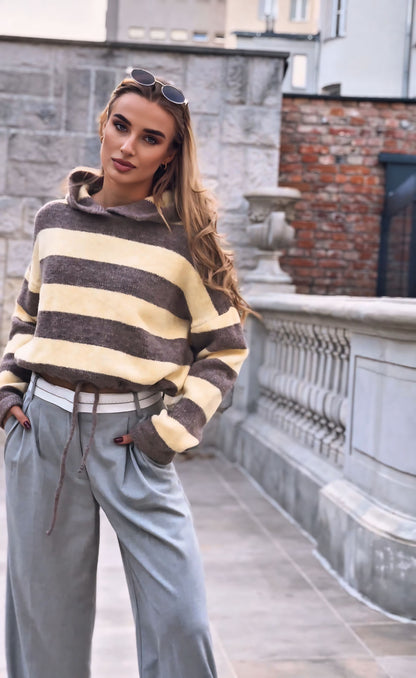 Sweter w paski żółto-brązowe z kapturem id:2209