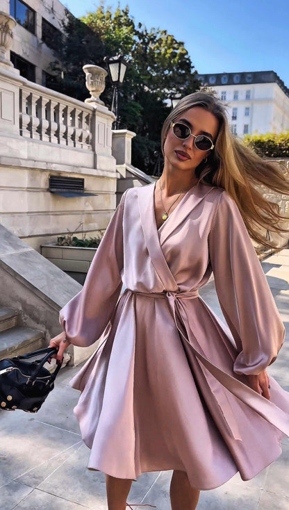 Beżowa wyjściowa sukienka satynowa przed kolano rozkloszowana z długim rękawem id:2226