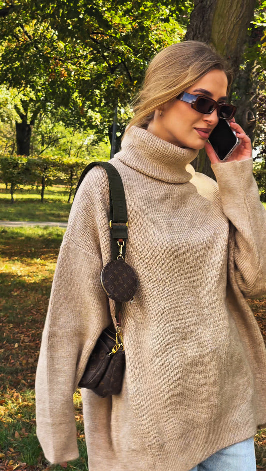 Sweter oversize z golfem w kolorze beżowym id:2233