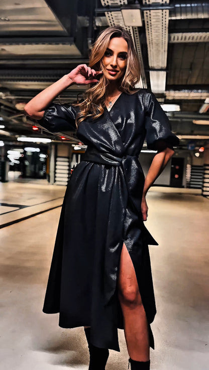 Czarna okolicznościowa sukienka ze srebrnym połyskiem rozkloszowaa i rozporkiem na nogę id:2263