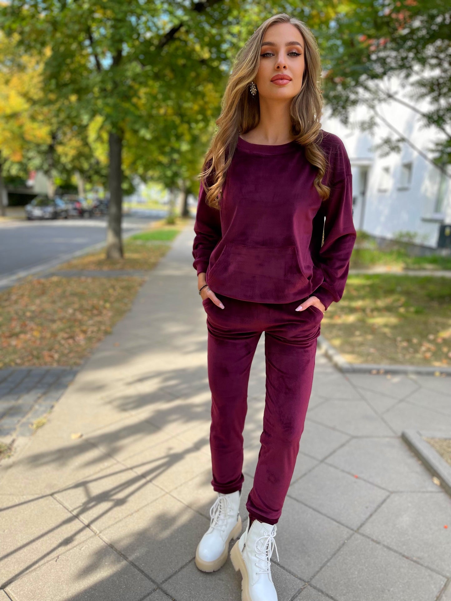 Śliwkowy welurowy komplet dresowy z bluzą kangurką id:737