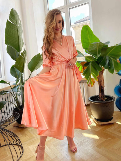 Satynowa sukienka maxi z bufiastymi rękawami id:608