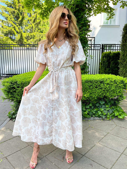 Kremowa sukienka na wesele midi w beżowe kwiaty rozkloszowana z bufkami id:2064