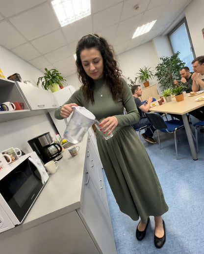 Oliwkowa sukienka midi z długim rękawem i wiązaniem id:2301