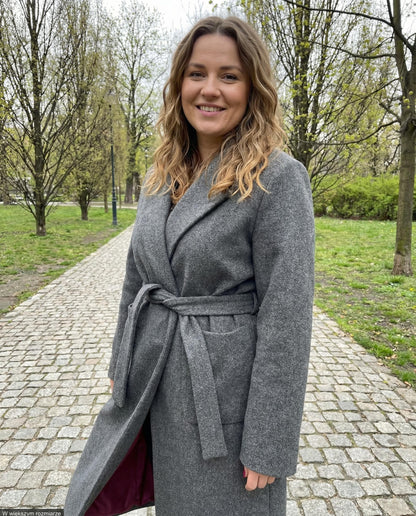 Klasyczny długi grafitowy płaszcz flauszowy z bordową satynową podszewką i paskiem id:2274