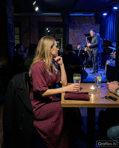 Bordowa rozkloszowana sukienka midi z kryształkami szerokim pasem i bufkami id:2272