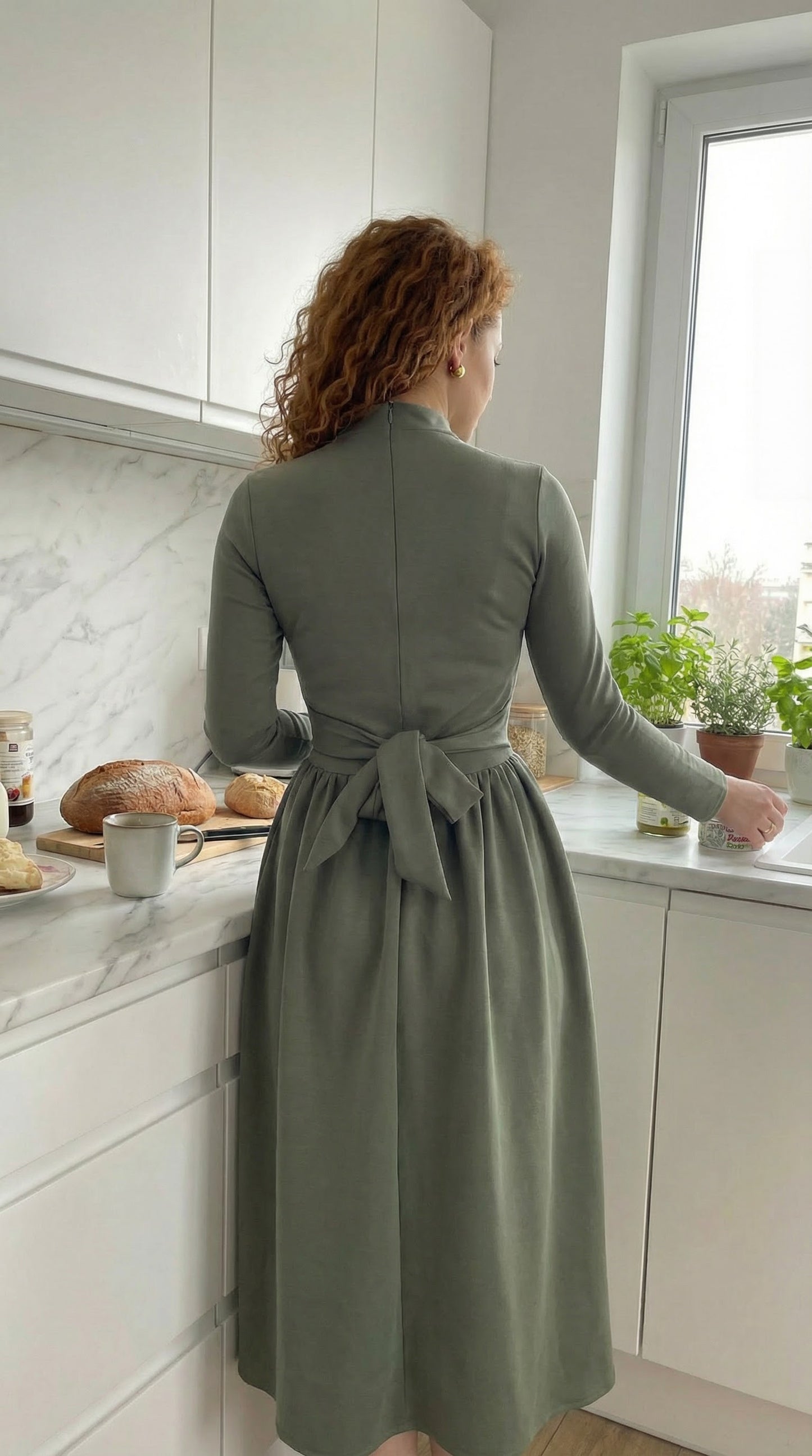 Oliwkowa sukienka midi z długim rękawem i wiązaniem id:2301